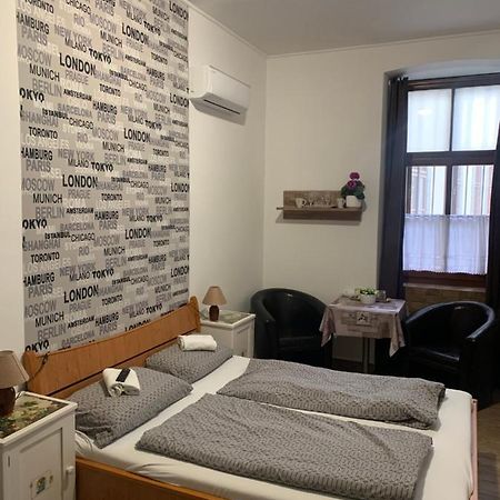 Anna Apartman Papa Bagian luar foto