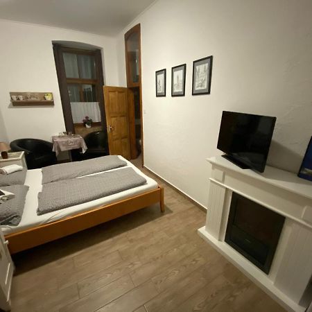 Anna Apartman Papa Bagian luar foto