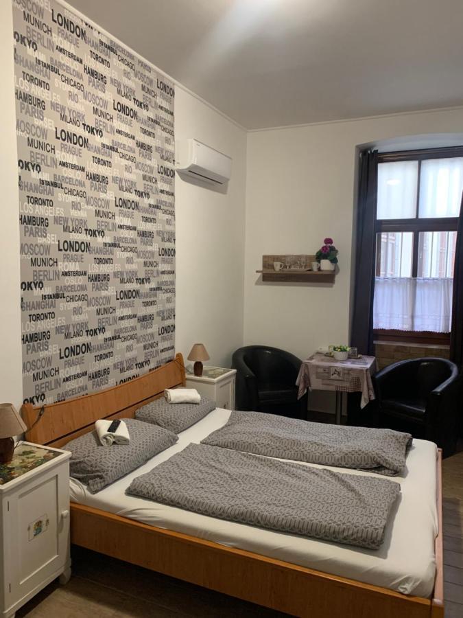 Anna Apartman Papa Bagian luar foto