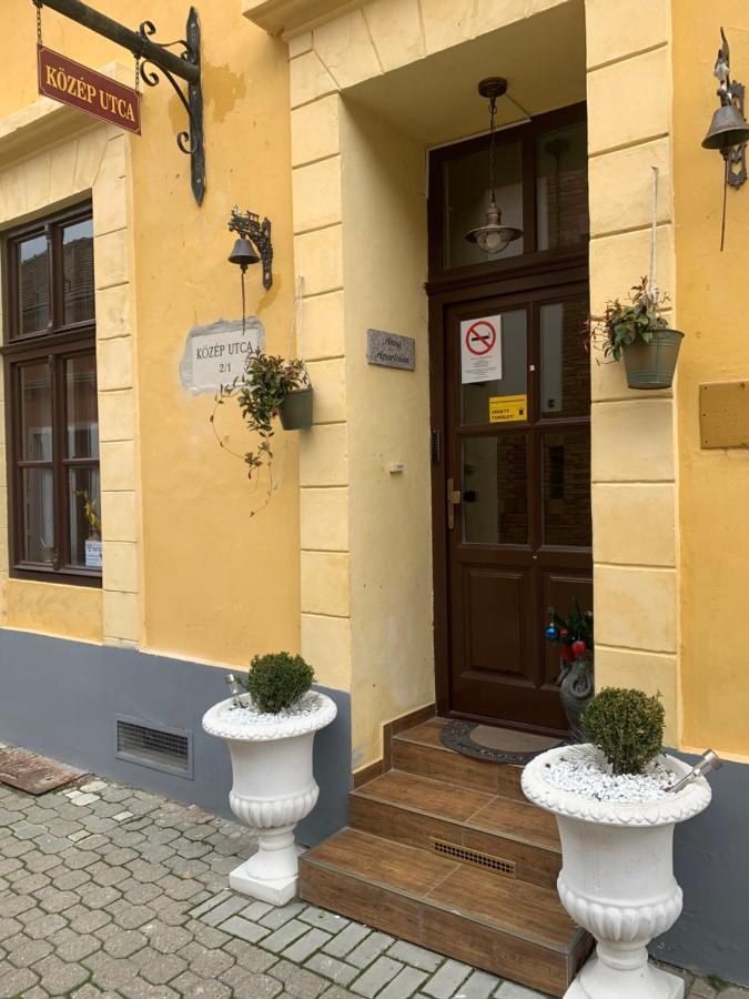 Anna Apartman Papa Bagian luar foto