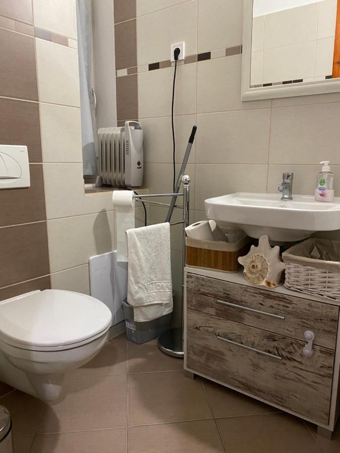 Anna Apartman Papa Bagian luar foto