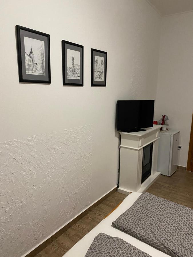Anna Apartman Papa Bagian luar foto