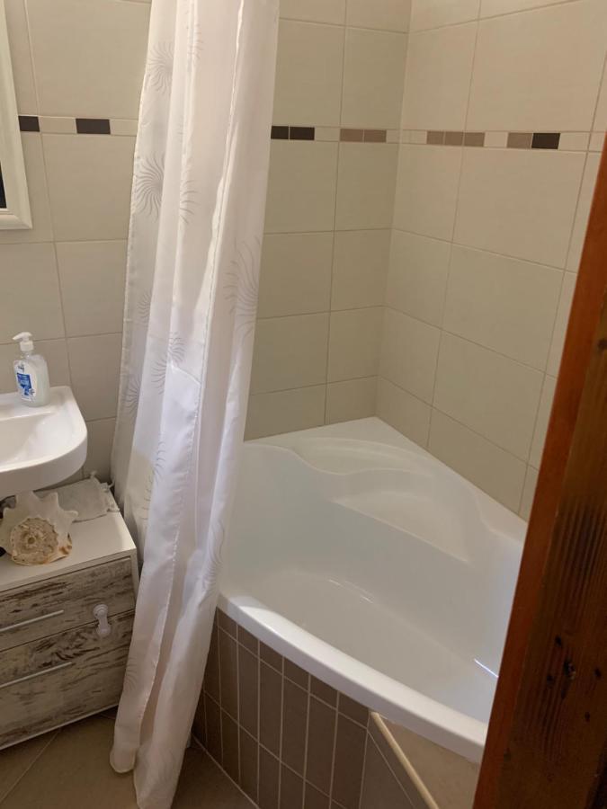 Anna Apartman Papa Bagian luar foto